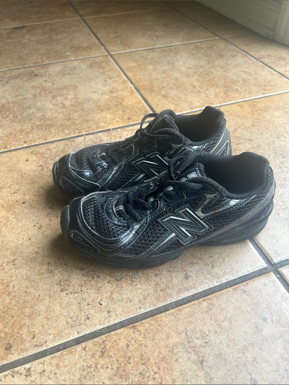 New Balance Kids Black Mesh & Synthetic Lace-Up Sneakers